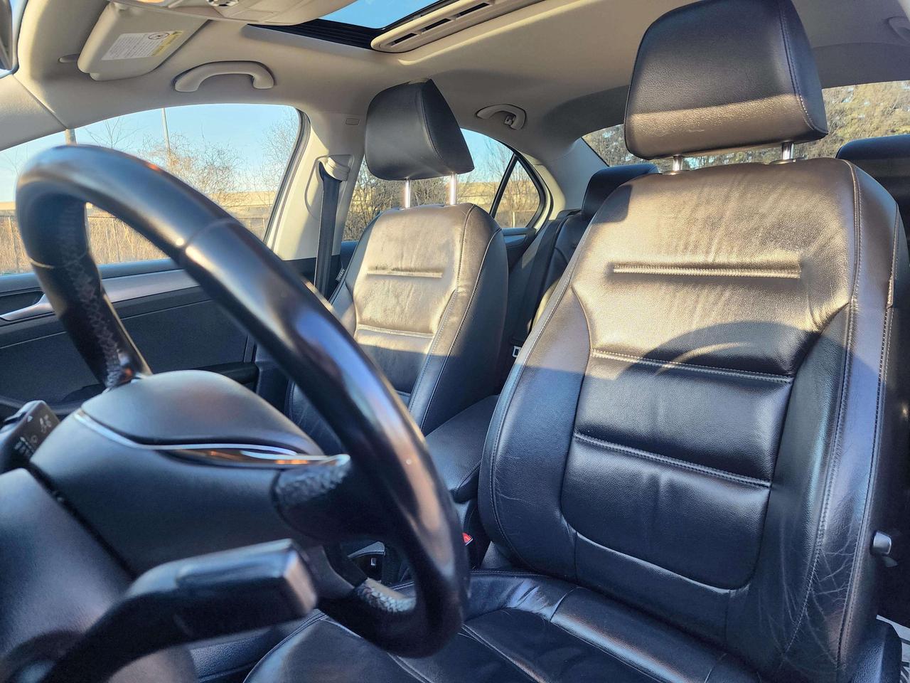 2015 Volkswagen Jetta Highline | No Accidents! Photo