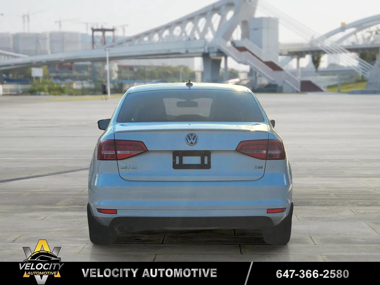 2015 Volkswagen Jetta Highline | No Accidents! Photo