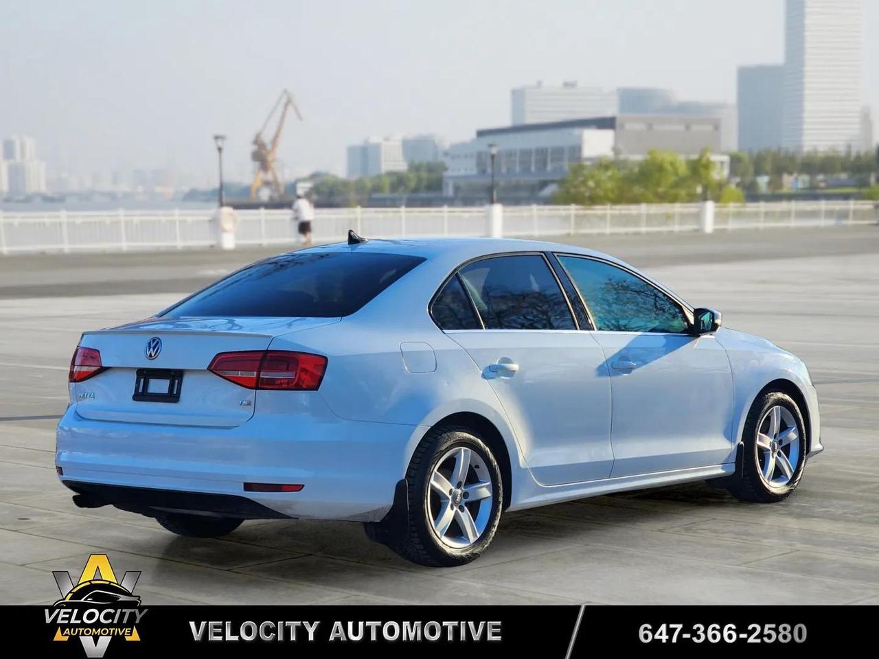 2015 Volkswagen Jetta Highline | No Accidents! Photo