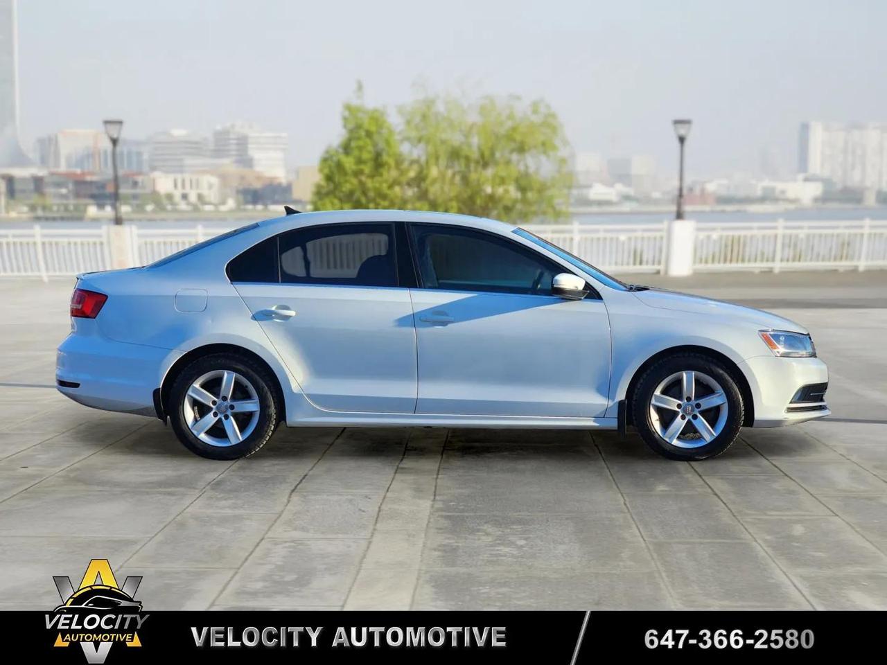 2015 Volkswagen Jetta Highline | No Accidents! Photo