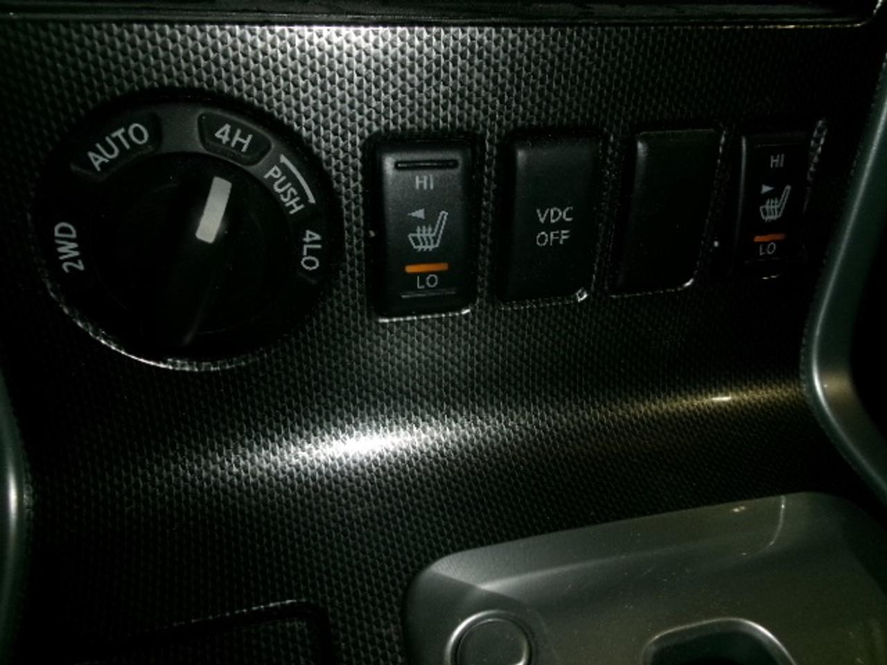 2010 Nissan Pathfinder SE Photo