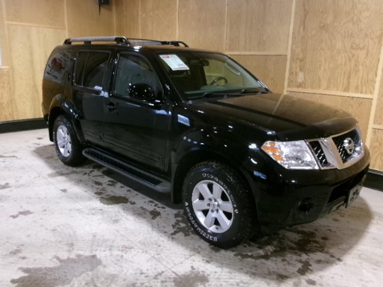 2010 Nissan Pathfinder SE Photo