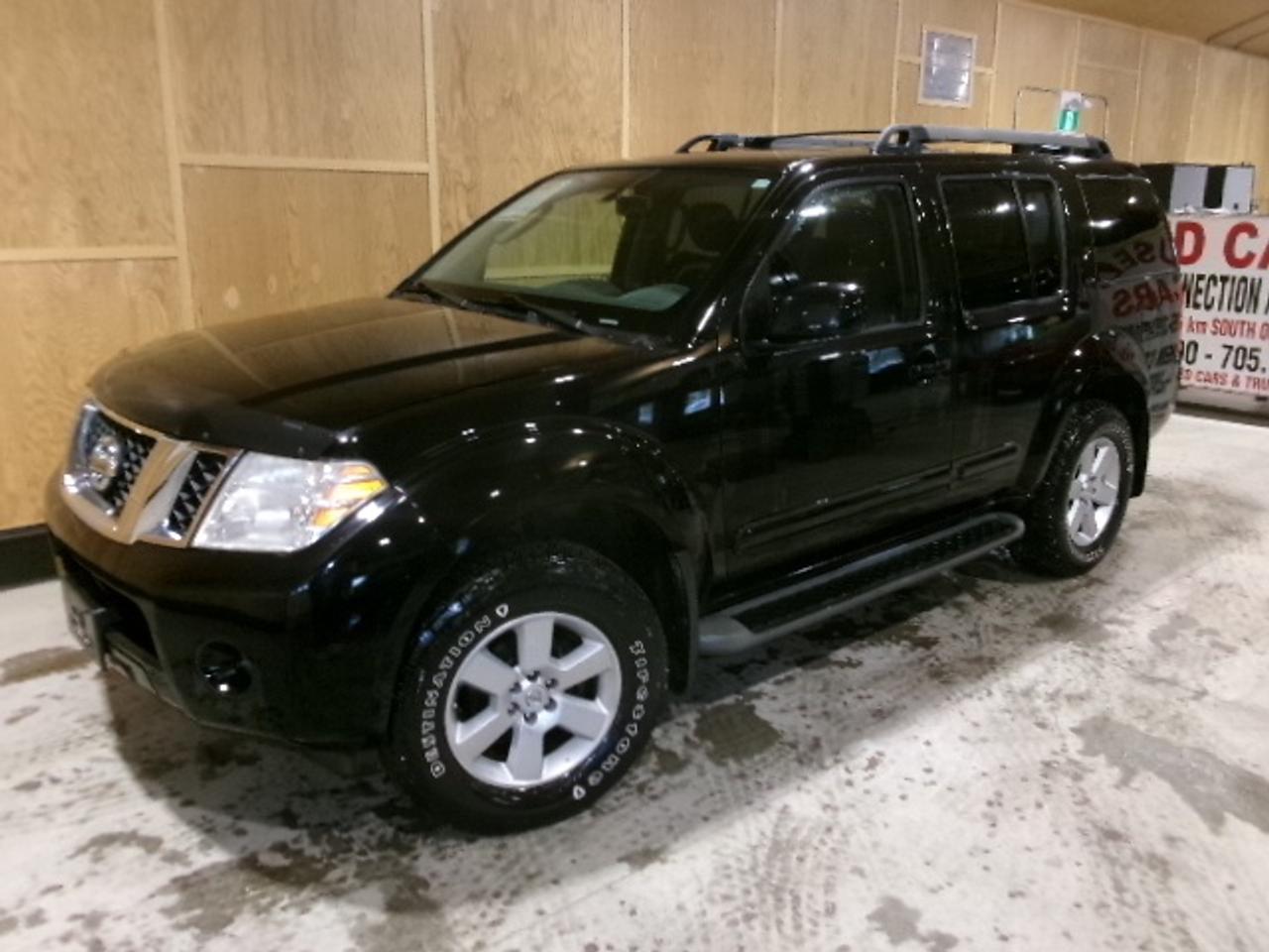 2010 Nissan Pathfinder SE Photo
