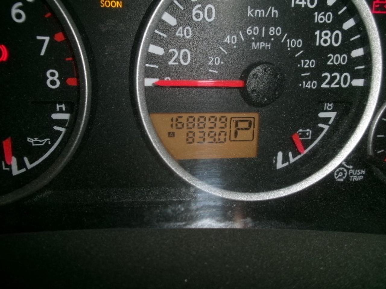 2010 Nissan Pathfinder SE Photo