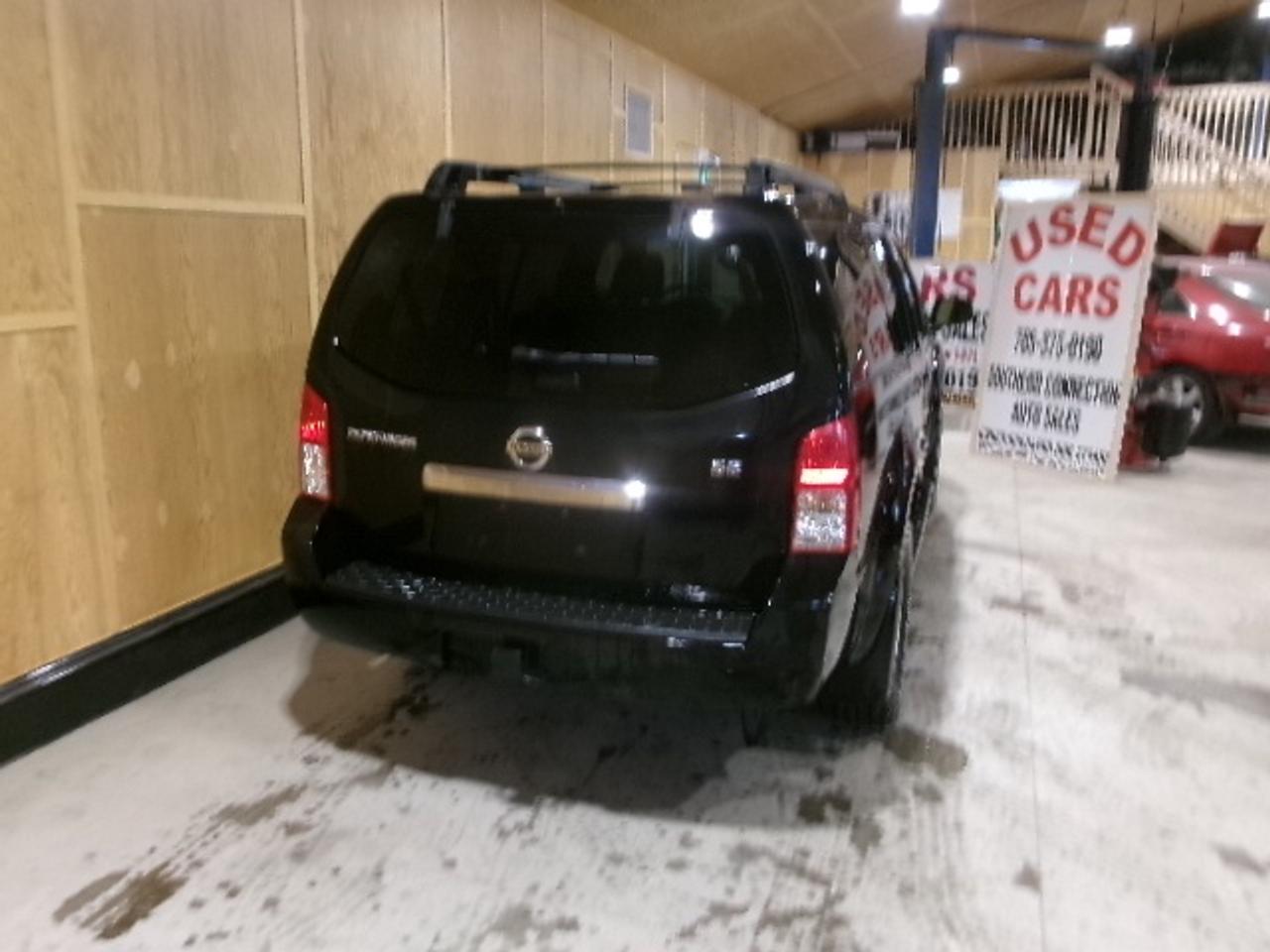 2010 Nissan Pathfinder SE Photo