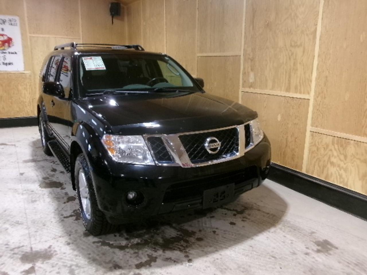 2010 Nissan Pathfinder SE Photo