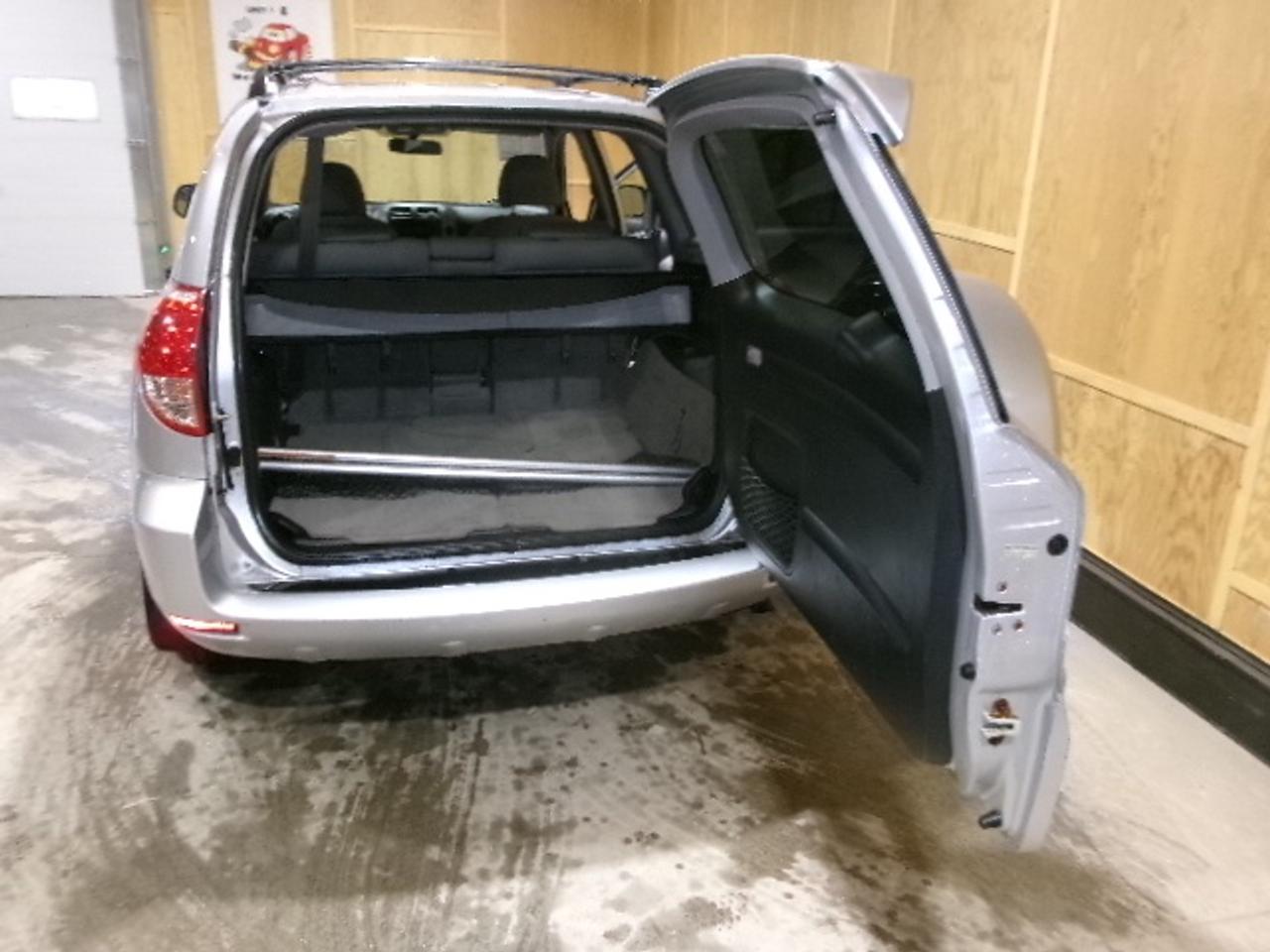 2008 Toyota RAV4 Limited I4 Photo