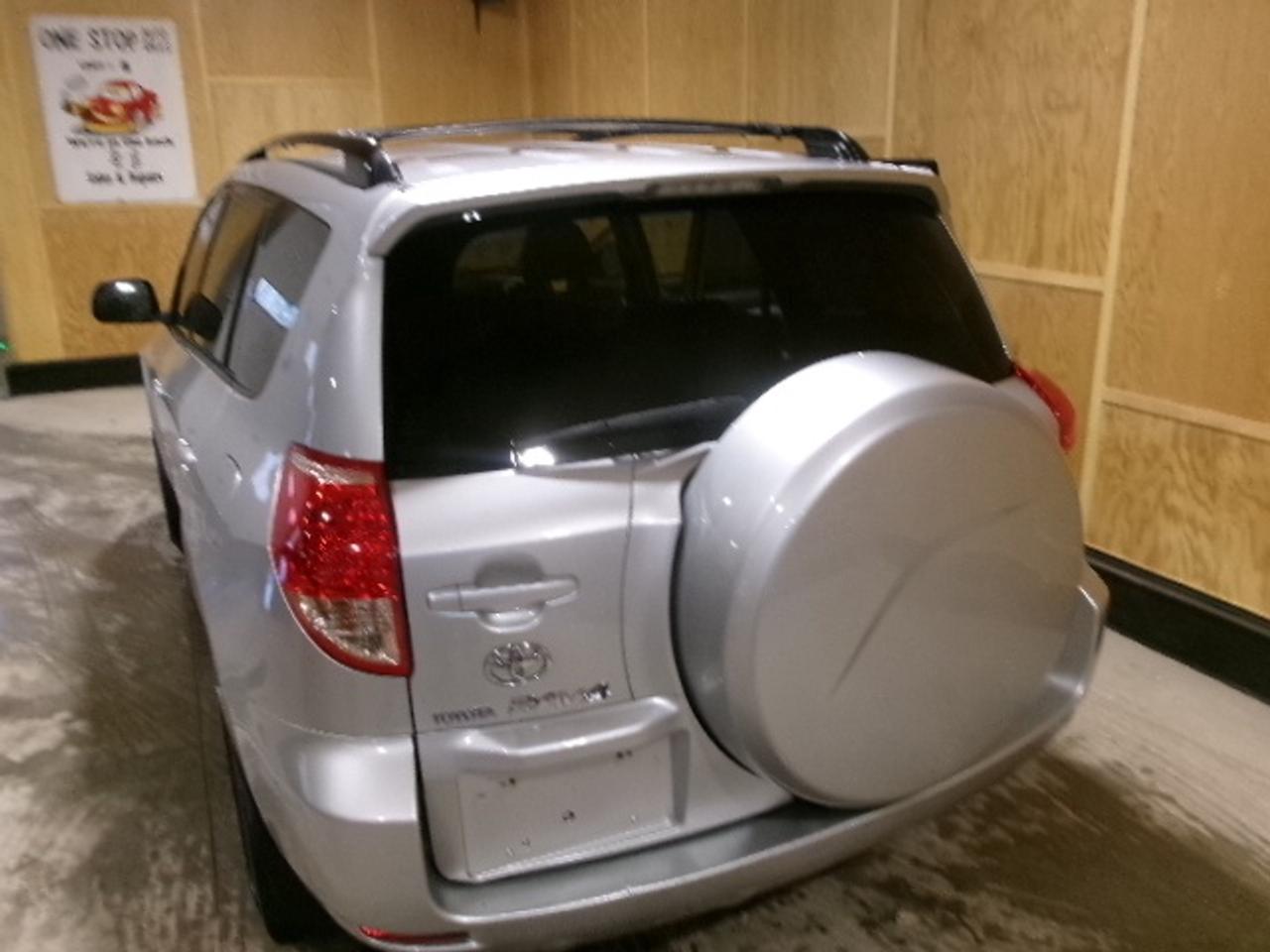 2008 Toyota RAV4 Limited I4 Photo