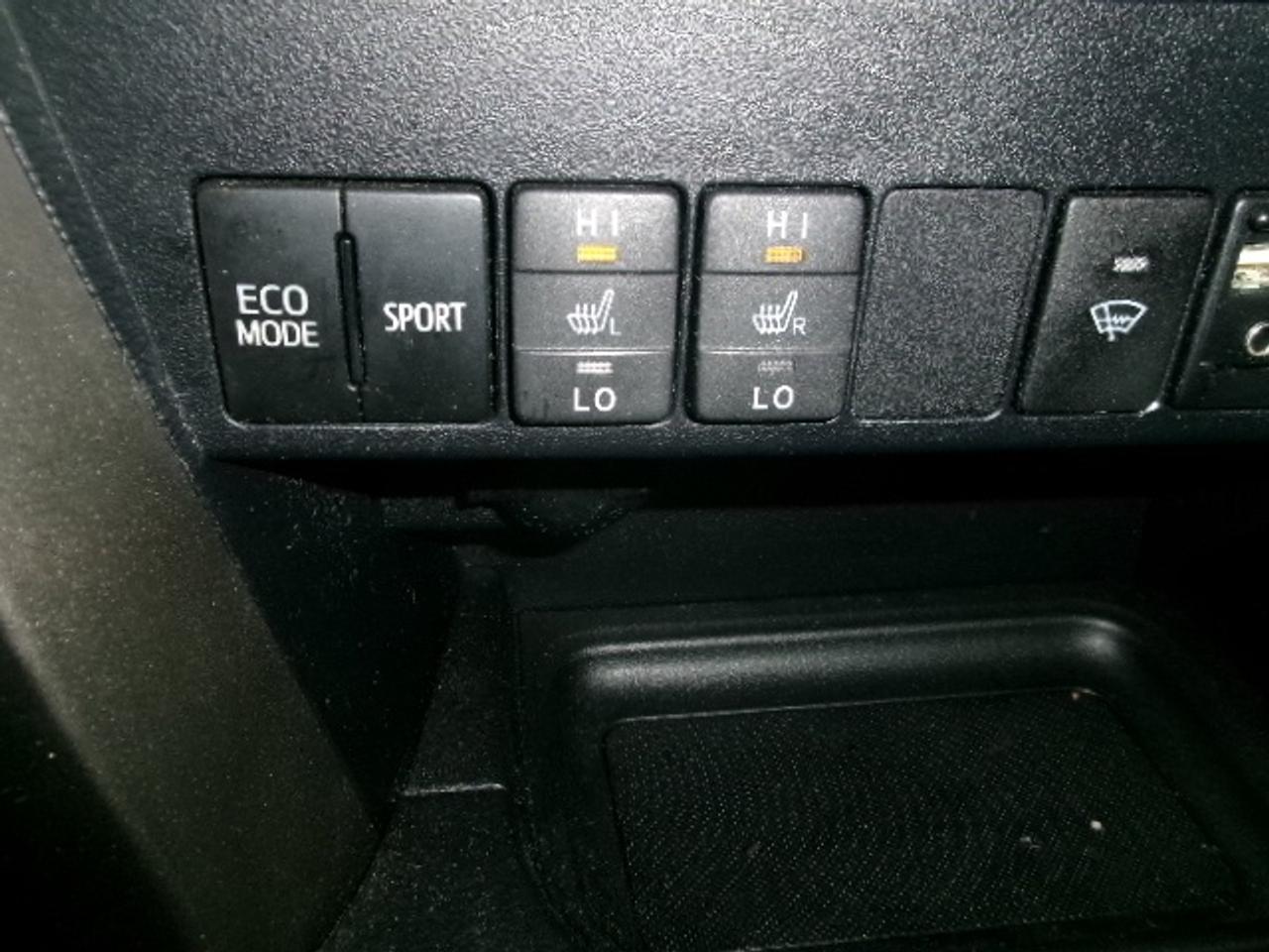 2013 Toyota RAV4 XLE Photo3