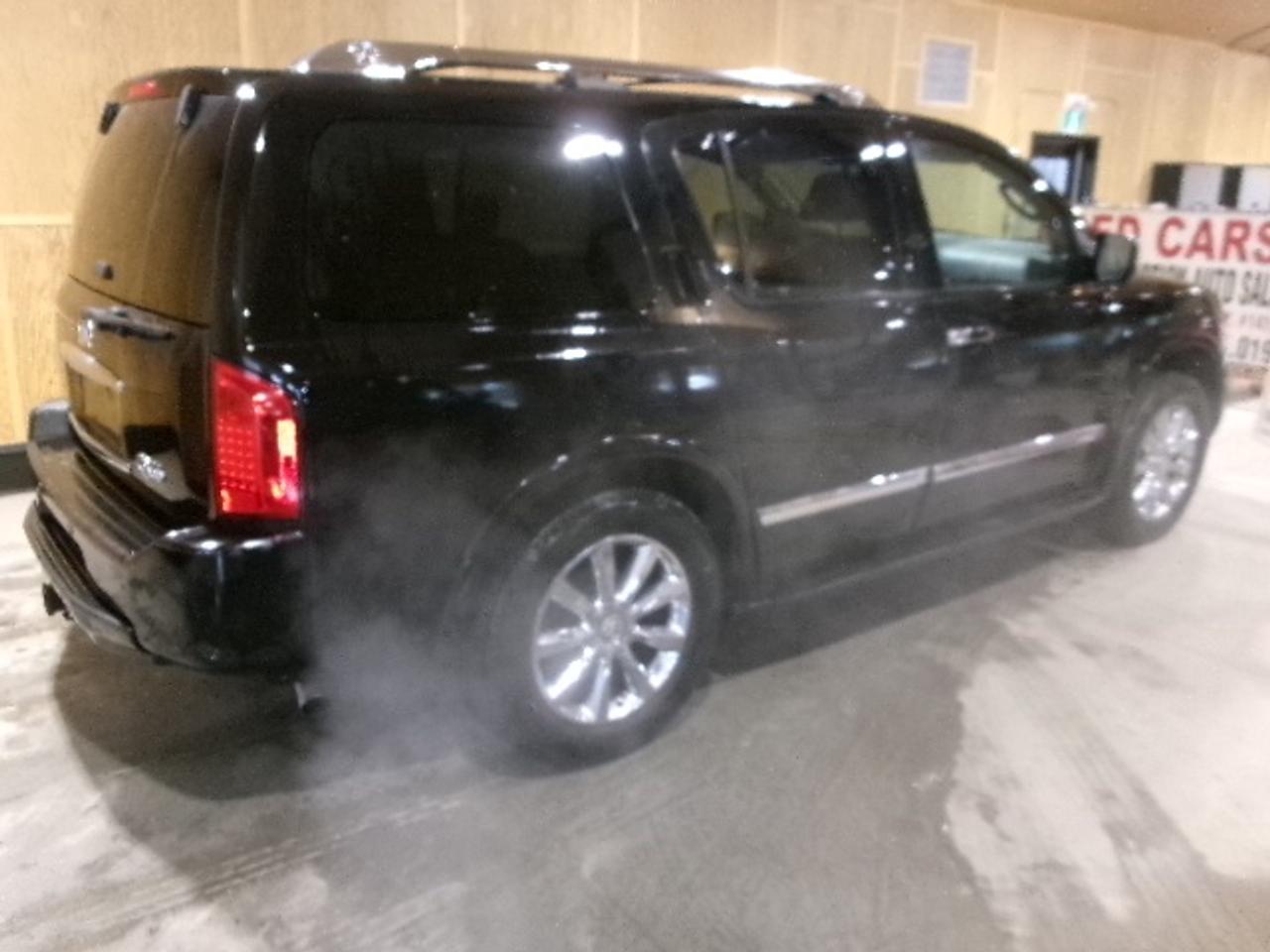 2010 Infiniti QX56 Luxury Photo