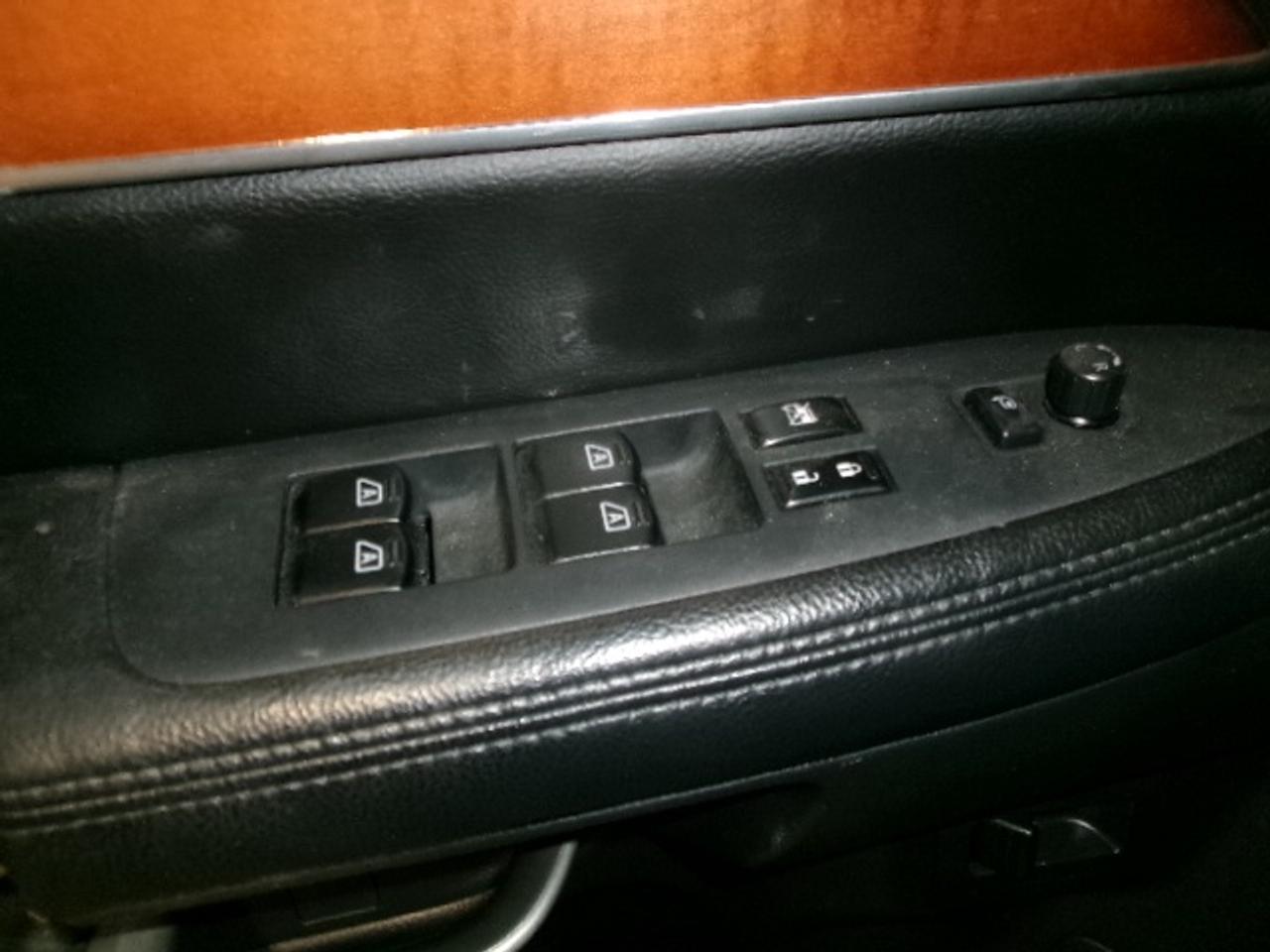 2010 Infiniti QX56 Luxury Photo