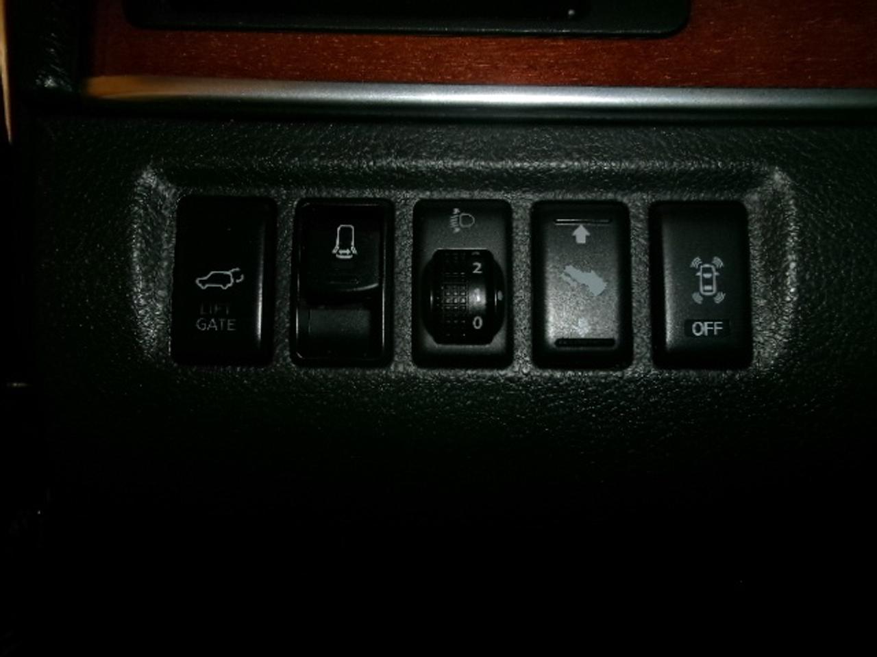 2010 Infiniti QX56 Luxury Photo