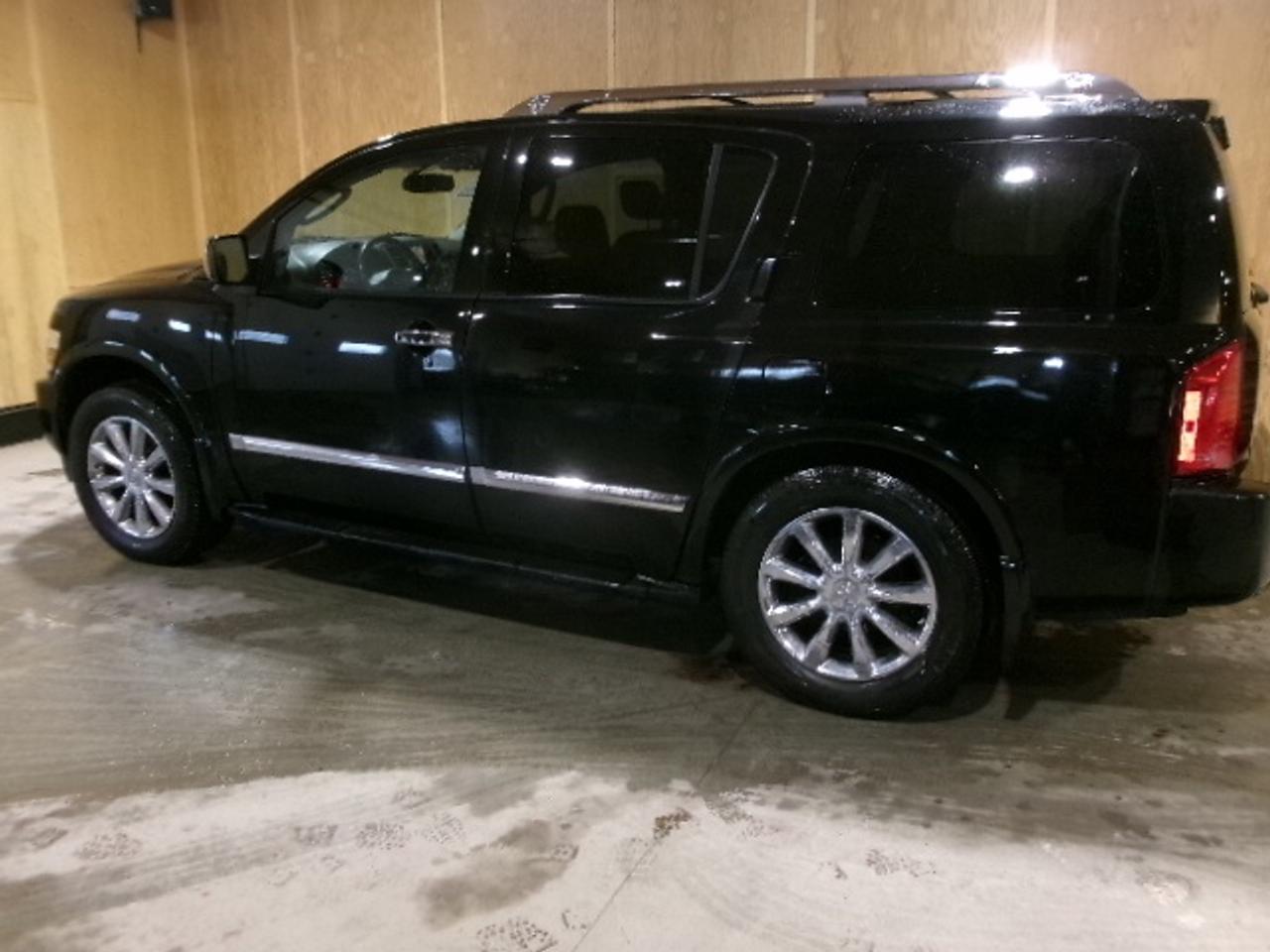 2010 Infiniti QX56 Luxury Photo