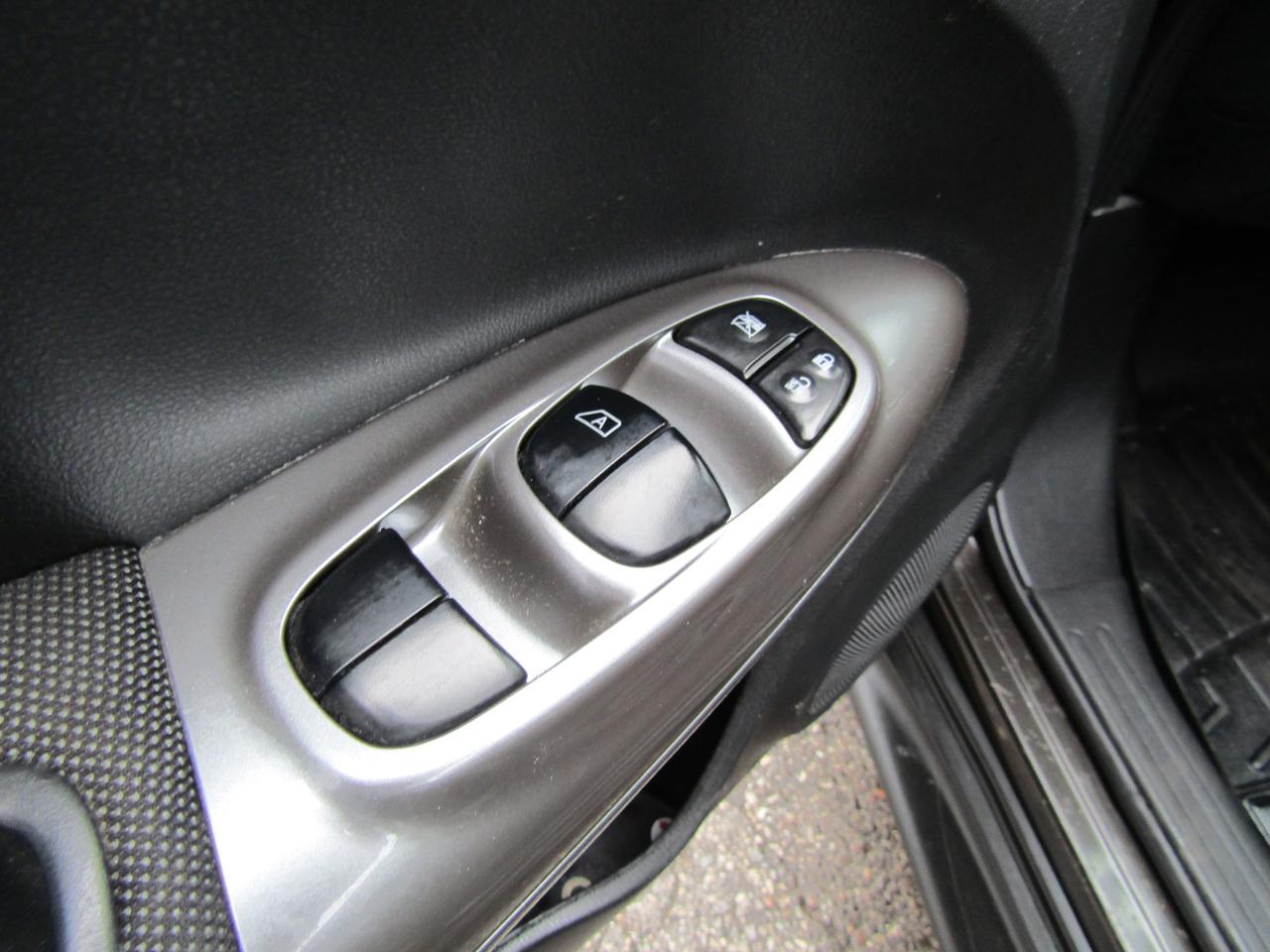 2012 Nissan Juke S, AWD, Sunroof, Bluetooth *No Accident* Certified* Photo