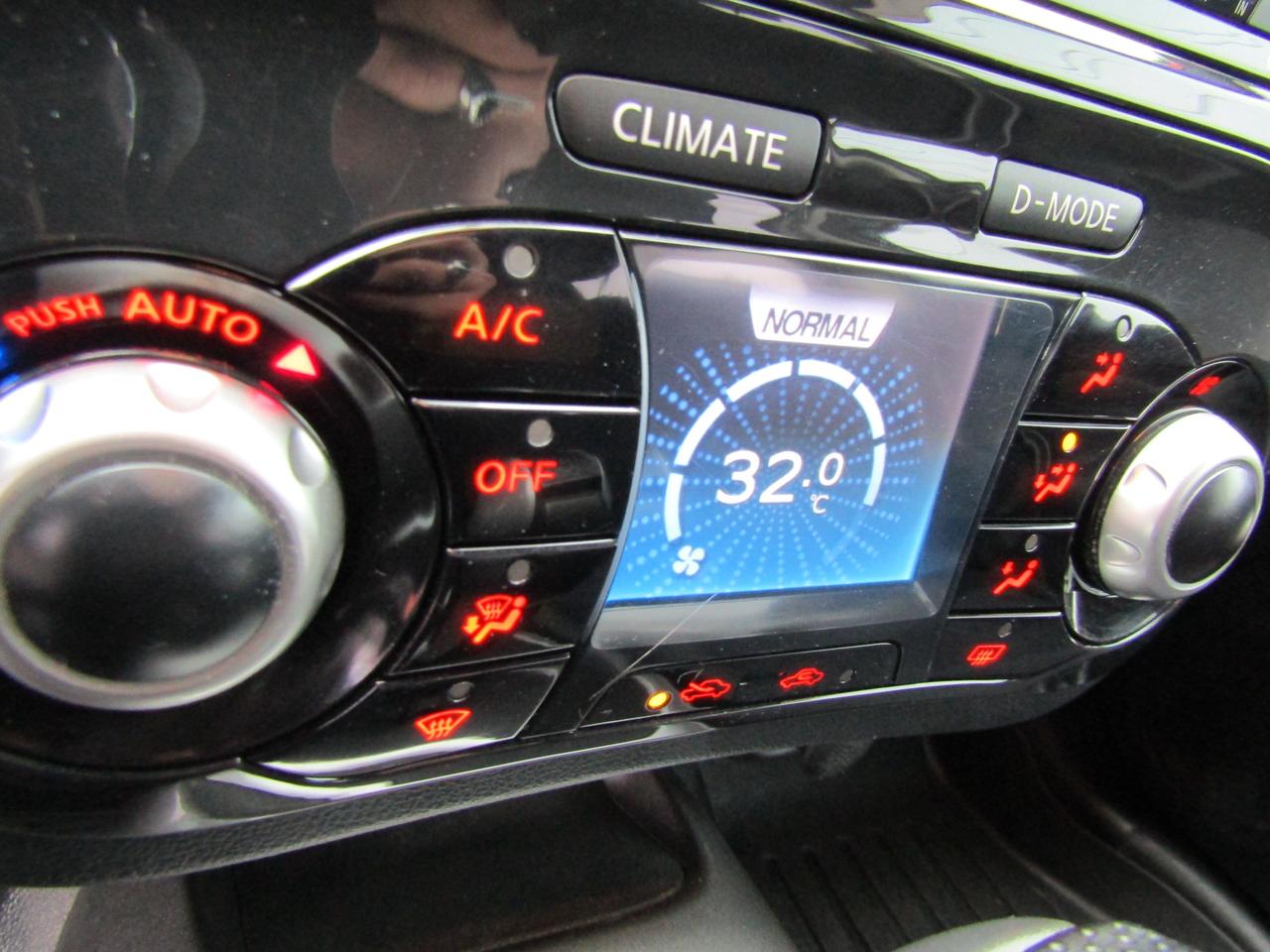 2012 Nissan Juke S, AWD, Sunroof, Bluetooth *No Accident* Certified* Photo