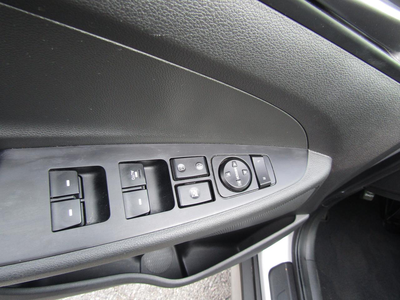 2017 Hyundai Tucson SE,Pano,Camera,Bluetooth,Blind Spots,Alloy*Certified* Photo