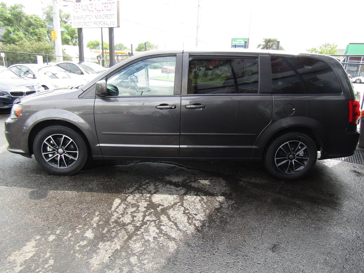 2017 Dodge Grand Caravan GT,7Pass,DVD,Navi,Blind Spot,Leather,Camera,*One Owner*Certified* Photo3
