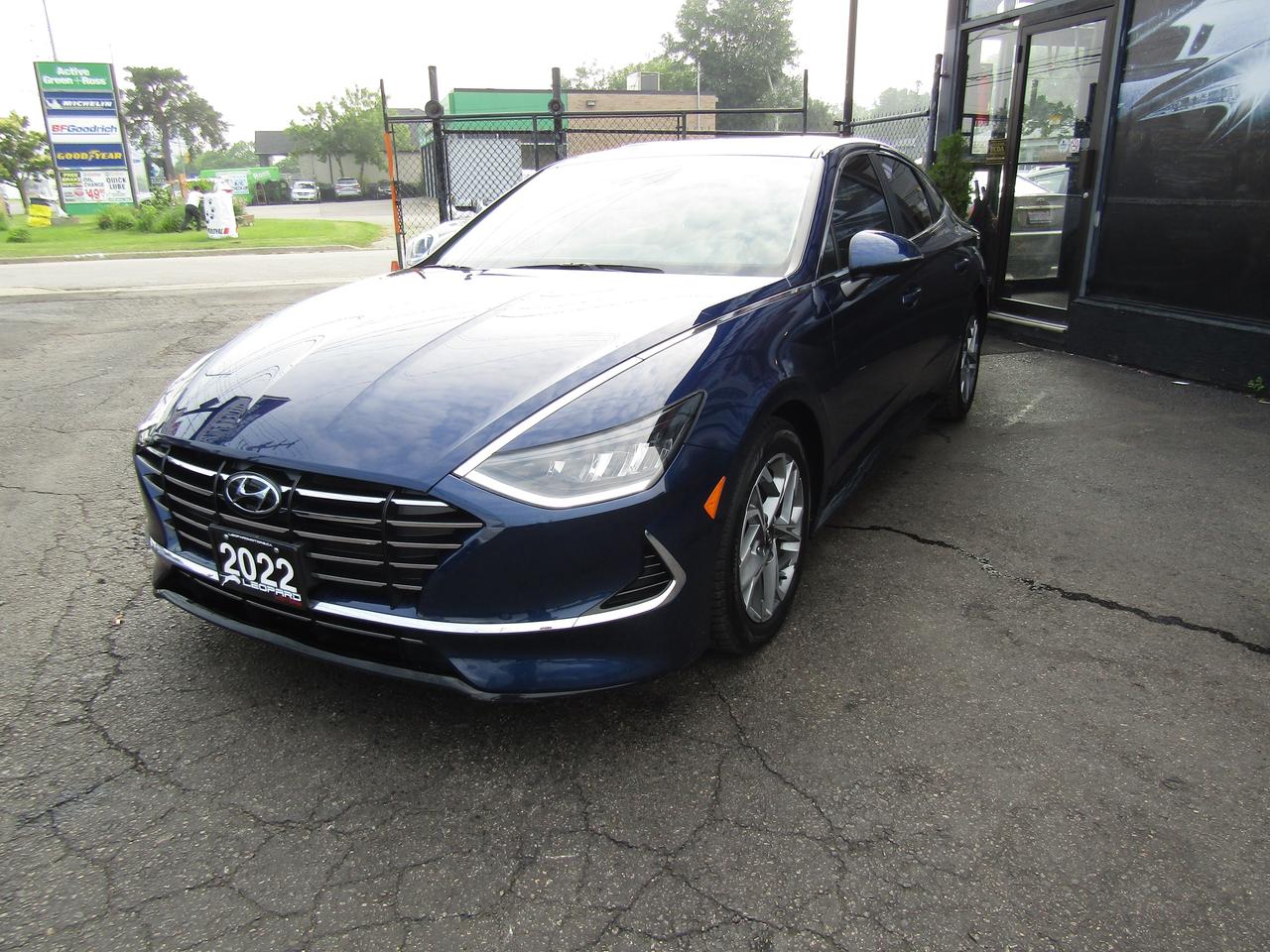 2022 Hyundai Sonata preferred ,Blind Spot, Lane Assist, Camera, Bluetooth, *One Owner*Certified* Photo2