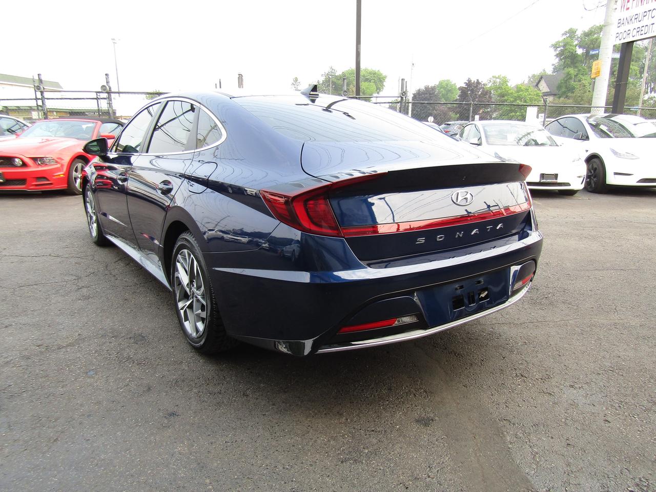 2022 Hyundai Sonata preferred ,Blind Spot, Lane Assist, Camera, Bluetooth, *One Owner*Certified* Photo4