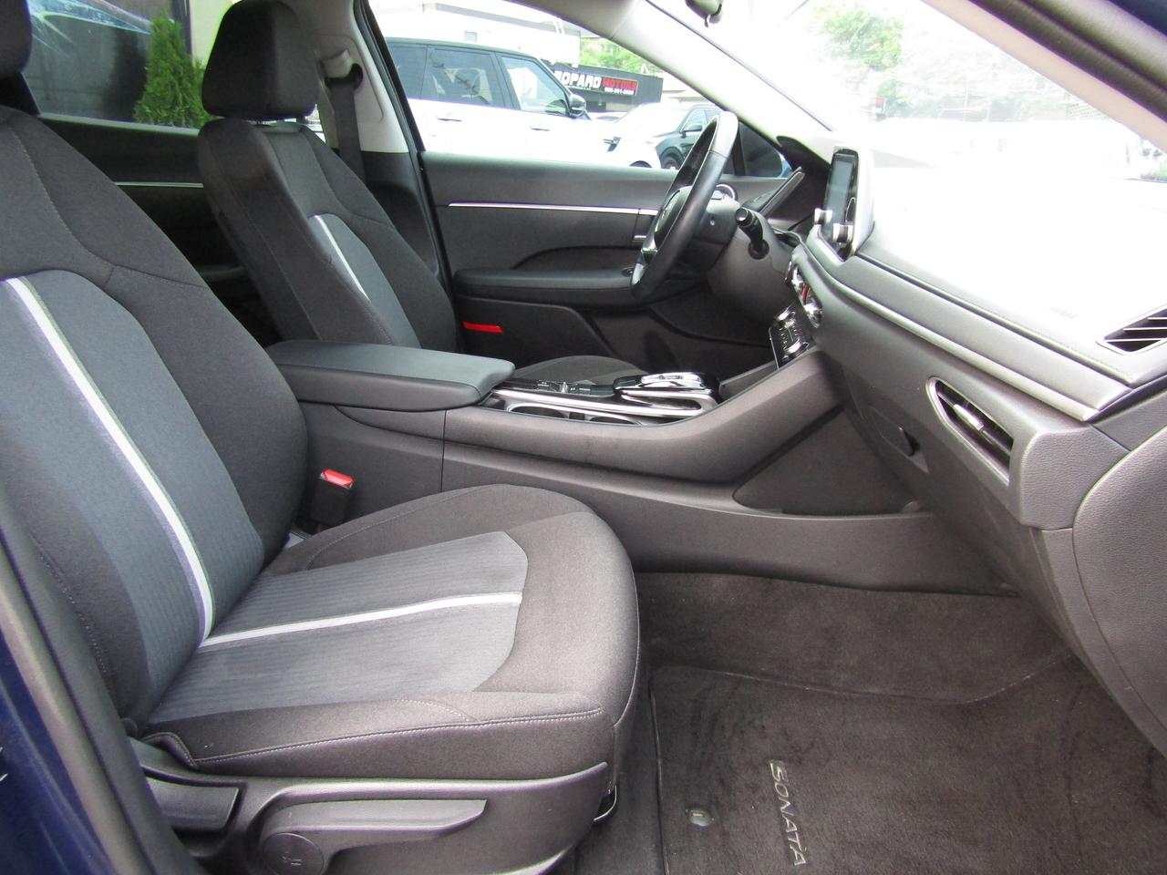 2022 Hyundai Sonata preferred ,Blind Spot, Lane Assist, Camera, Bluetooth, *One Owner*Certified* Photo