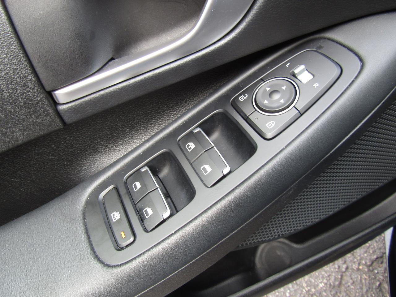 2022 Hyundai Sonata preferred ,Blind Spot, Lane Assist, Camera, Bluetooth, *One Owner*Certified* Photo