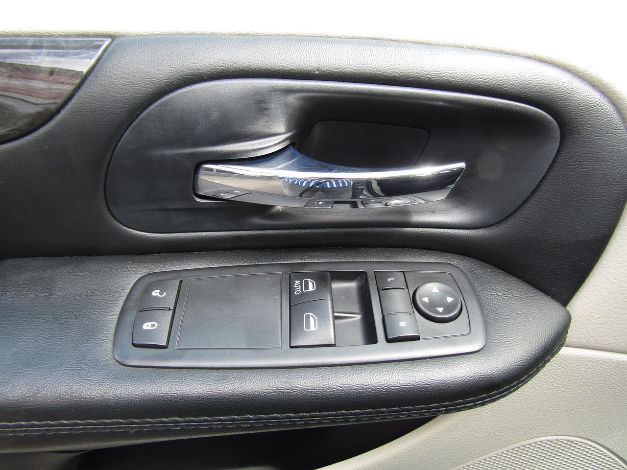 2016 Dodge Grand Caravan SE,7Passengers,Cruise Ctrl,Pwr Windows,LOW KM*Certified* Photo