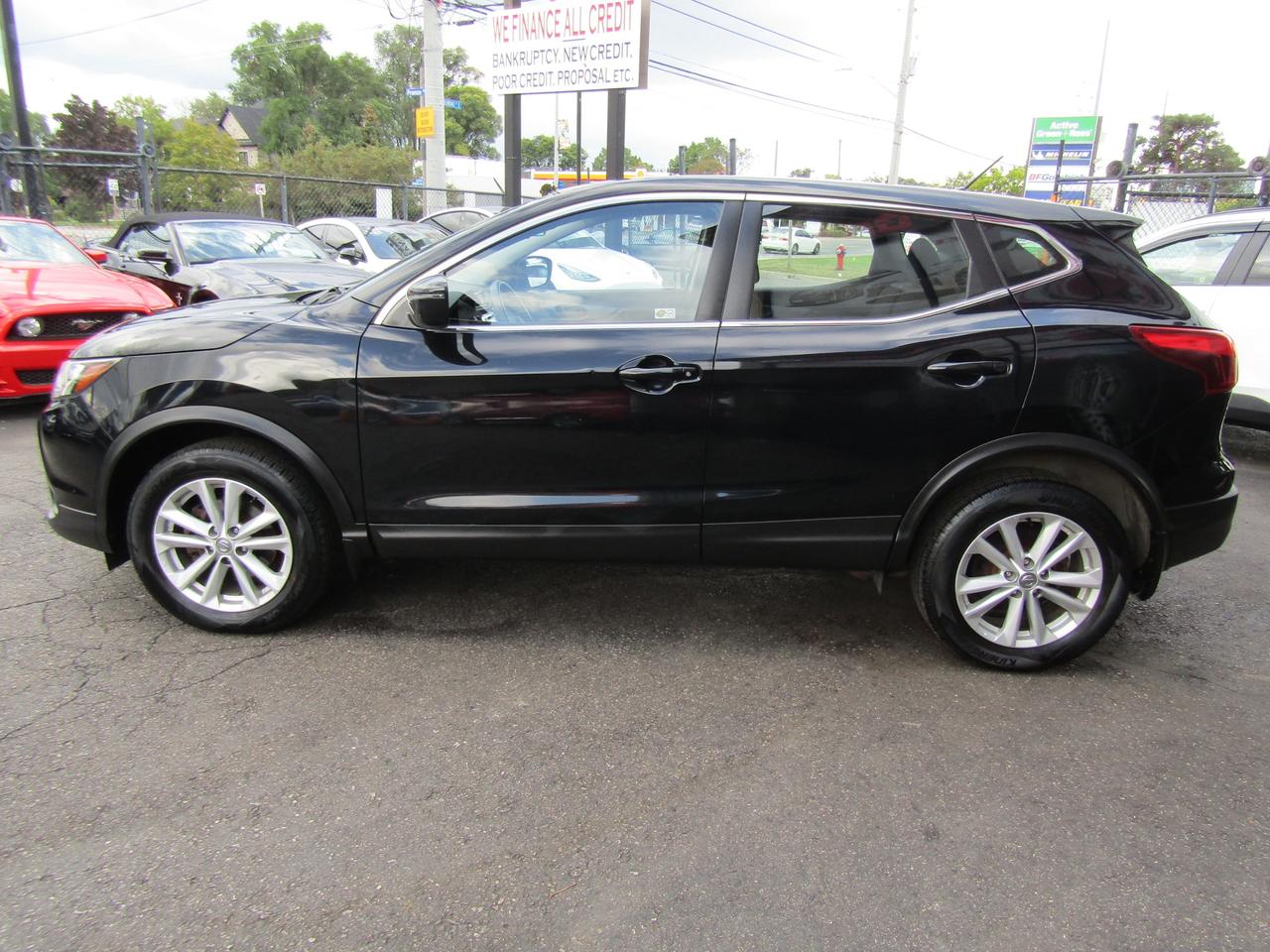 2017 Nissan Qashqai S,AWD,Camera,Heated Seats,Bluetooth,Alloy*Certified* Photo3