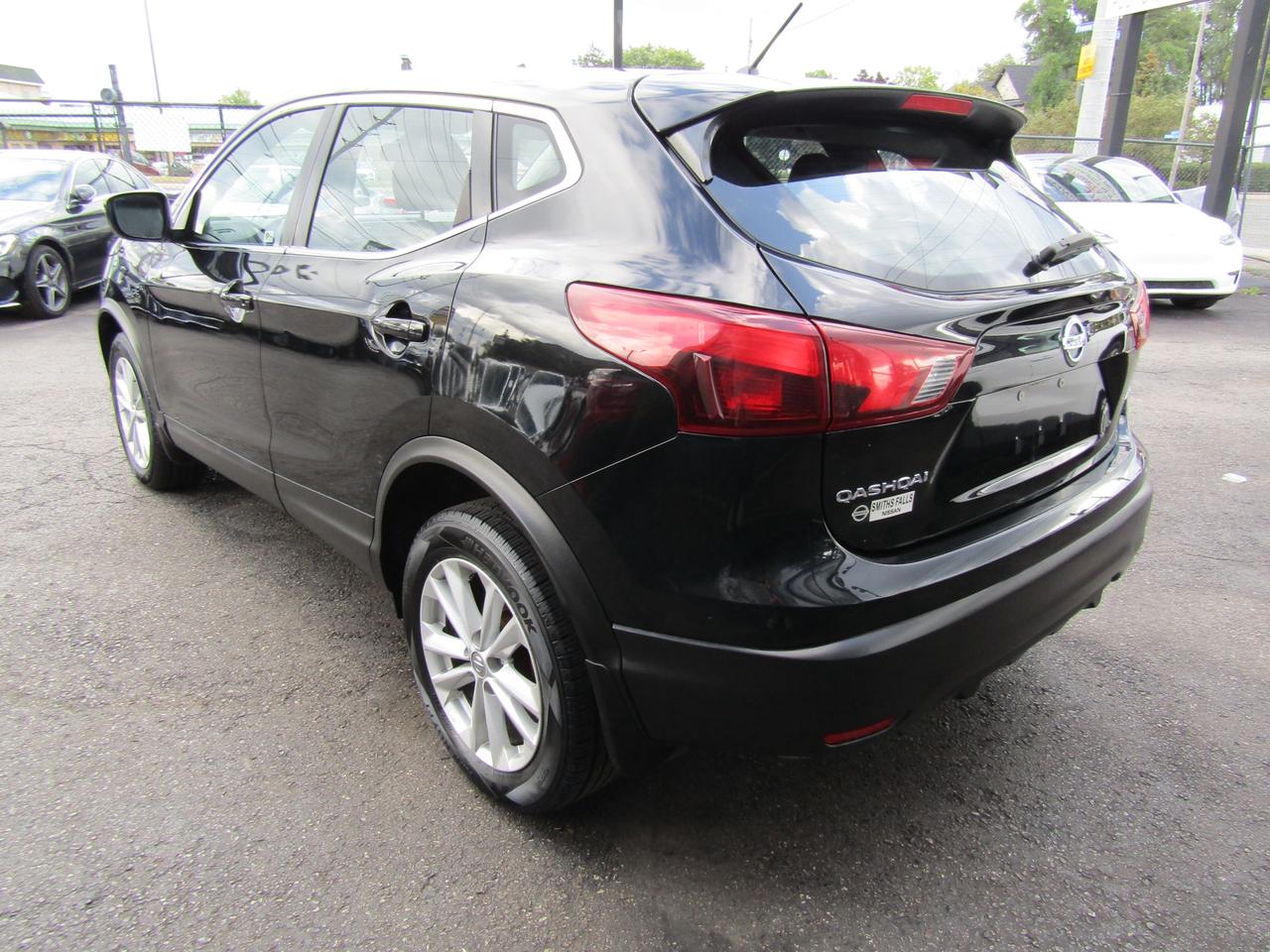 2017 Nissan Qashqai S,AWD,Camera,Heated Seats,Bluetooth,Alloy*Certified* Photo4