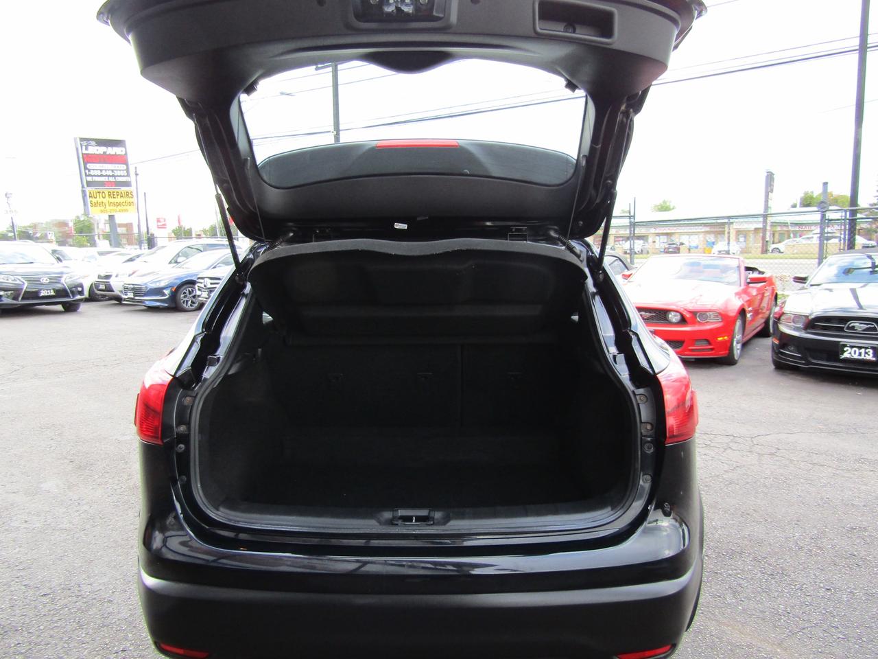 2017 Nissan Qashqai S,AWD,Camera,Heated Seats,Bluetooth,Alloy*Certified* Photo