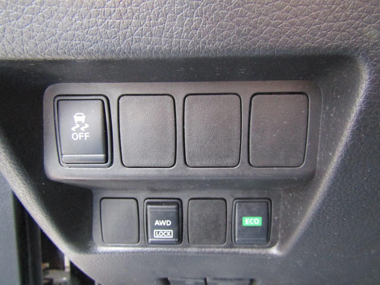 2017 Nissan Qashqai S,AWD,Camera,Heated Seats,Bluetooth,Alloy*Certified* Photo