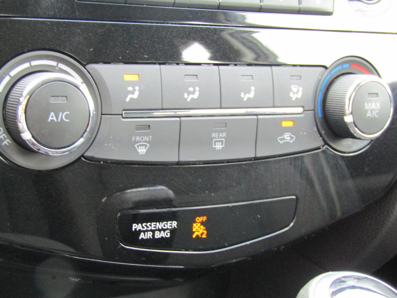 2017 Nissan Qashqai S,AWD,Camera,Heated Seats,Bluetooth,Alloy*Certified* Photo