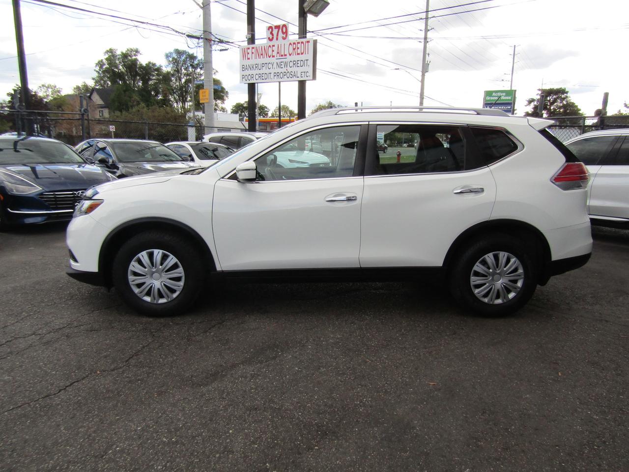 2016 Nissan Rogue SV,Camera,Bluetooth,Heated Seats,Push to Start*Certified* Photo3