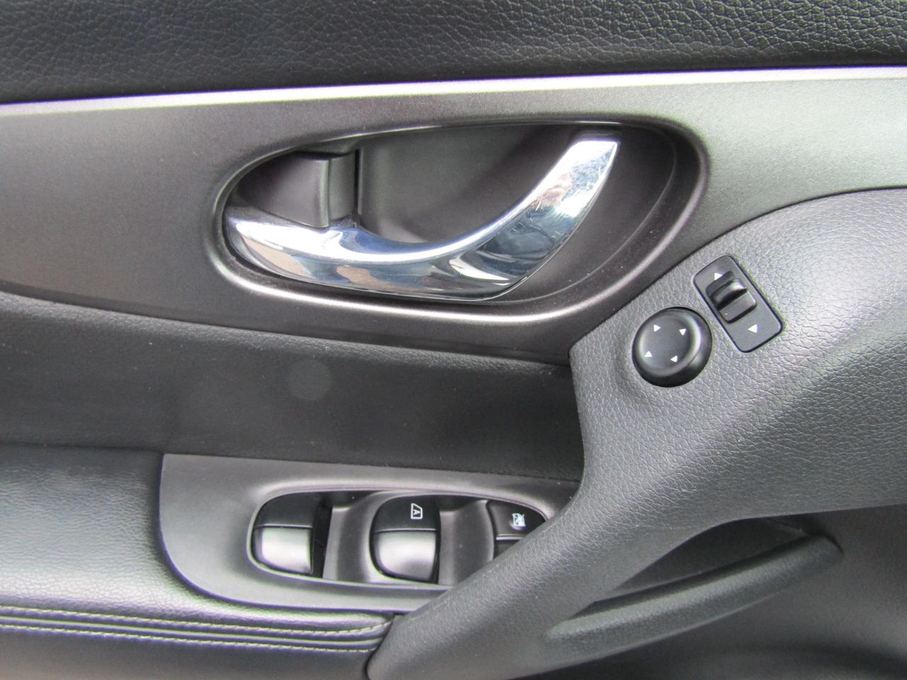 2016 Nissan Rogue SV,Camera,Bluetooth,Heated Seats,Push to Start*Certified* Photo