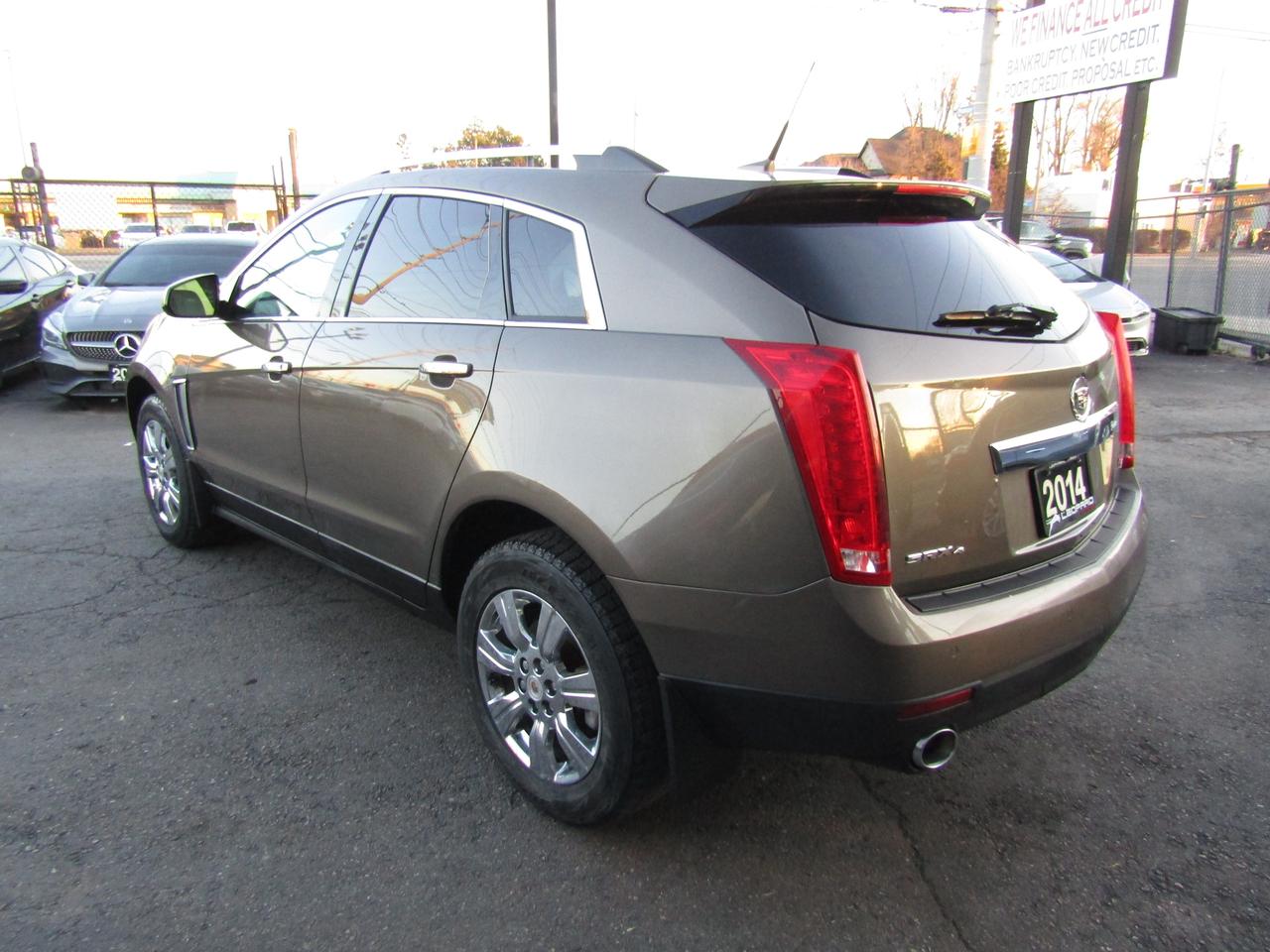 2014 Cadillac SRX Luxury, AWD, Navi, Pano, Leather **AS IS** Photo4