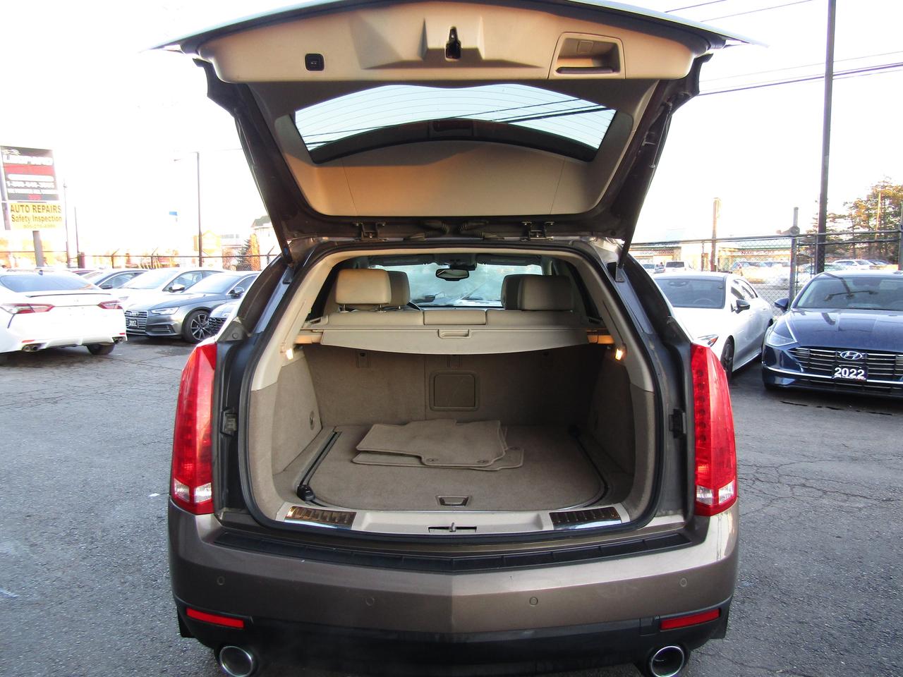 2014 Cadillac SRX Luxury, AWD, Navi, Pano, Leather **AS IS** Photo