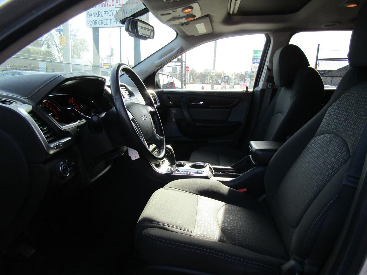 2015 GMC Acadia SLT, 7Pass, Camera, Sunroof, Heated Seats *Certified* Photo