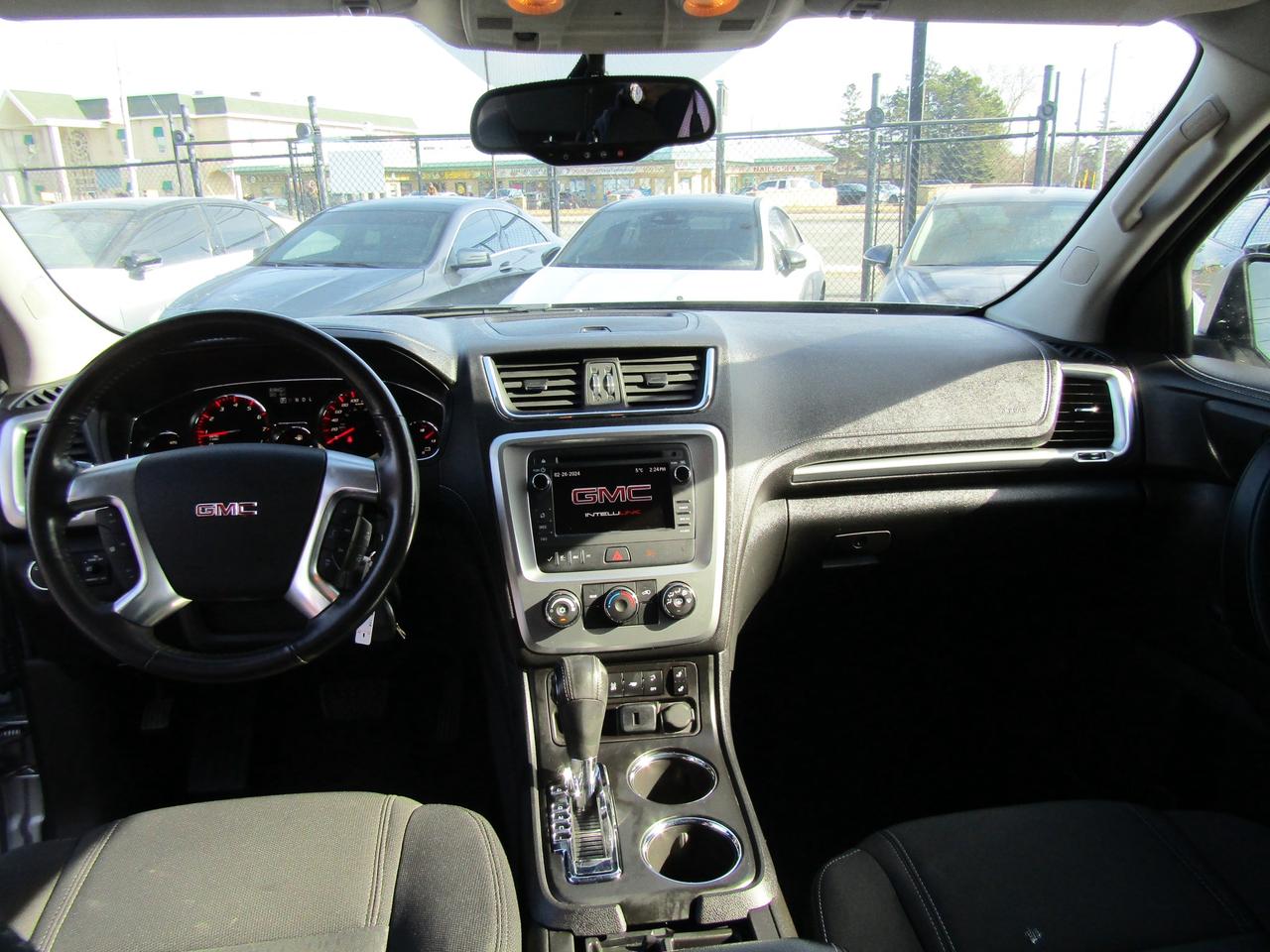 2015 GMC Acadia SLT, 7Pass, Camera, Sunroof, Heated Seats *Certified* Photo