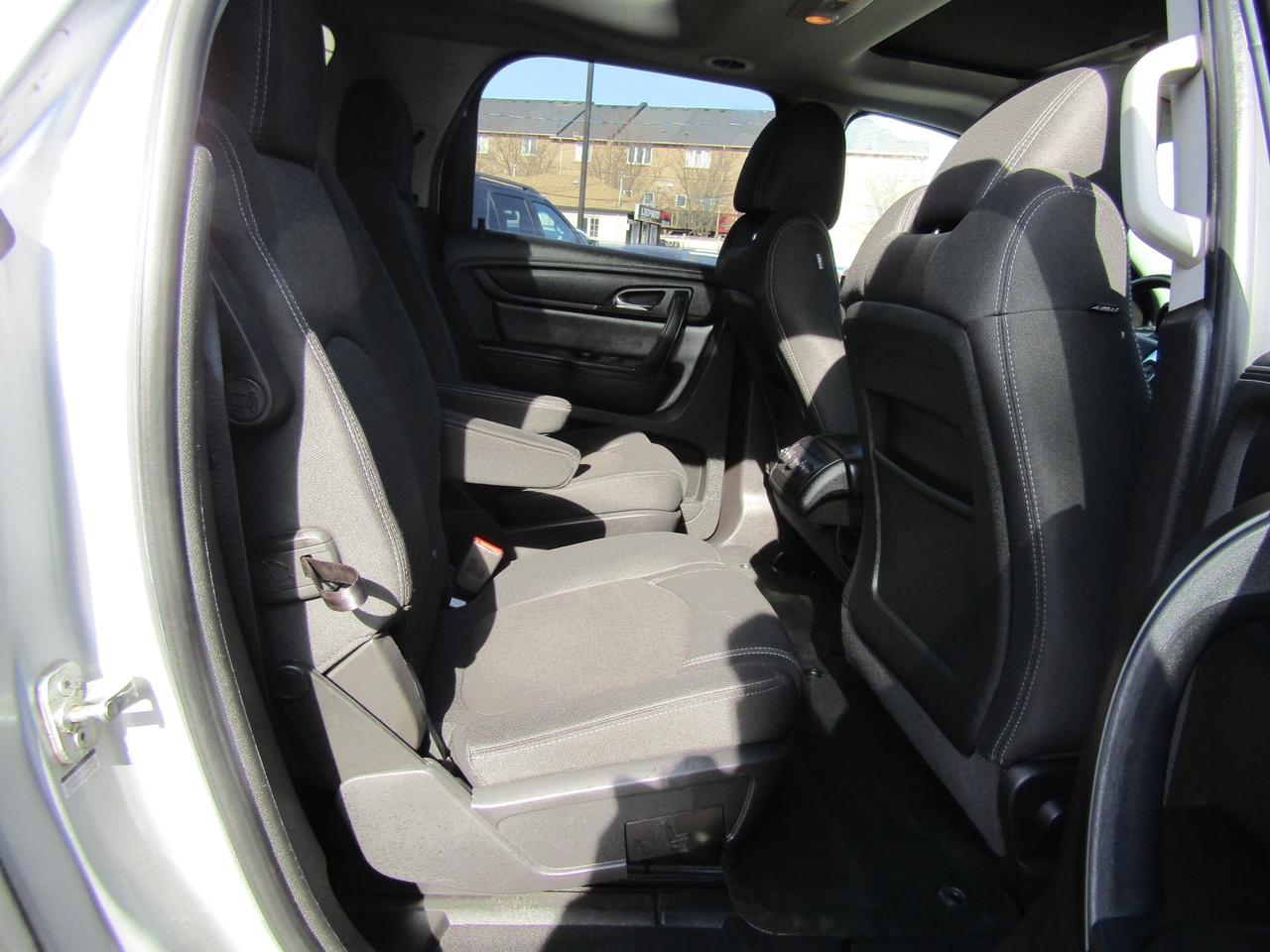 2015 GMC Acadia SLT, 7Pass, Camera, Sunroof, Heated Seats *Certified* Photo