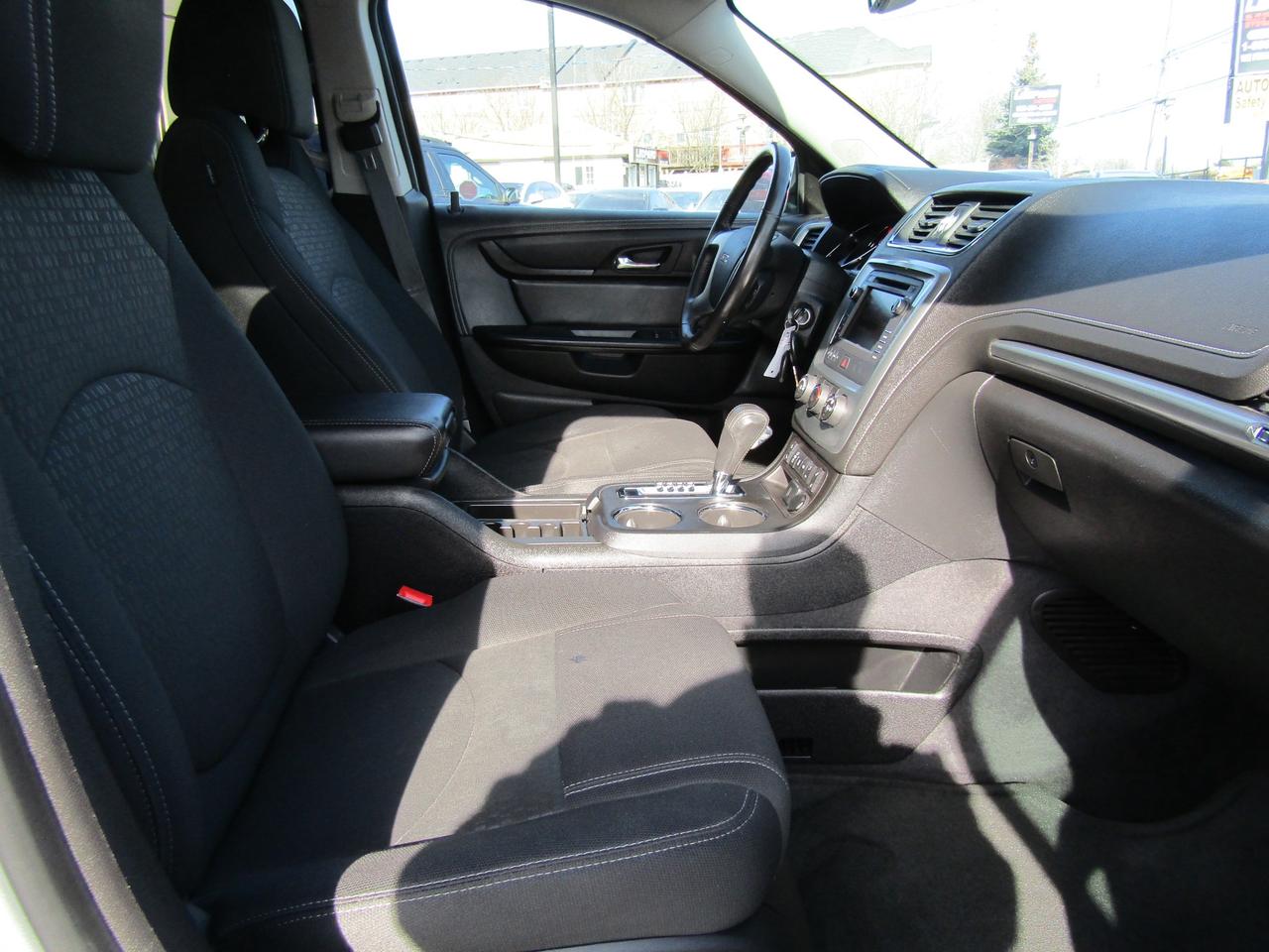 2015 GMC Acadia SLT, 7Pass, Camera, Sunroof, Heated Seats *Certified* Photo