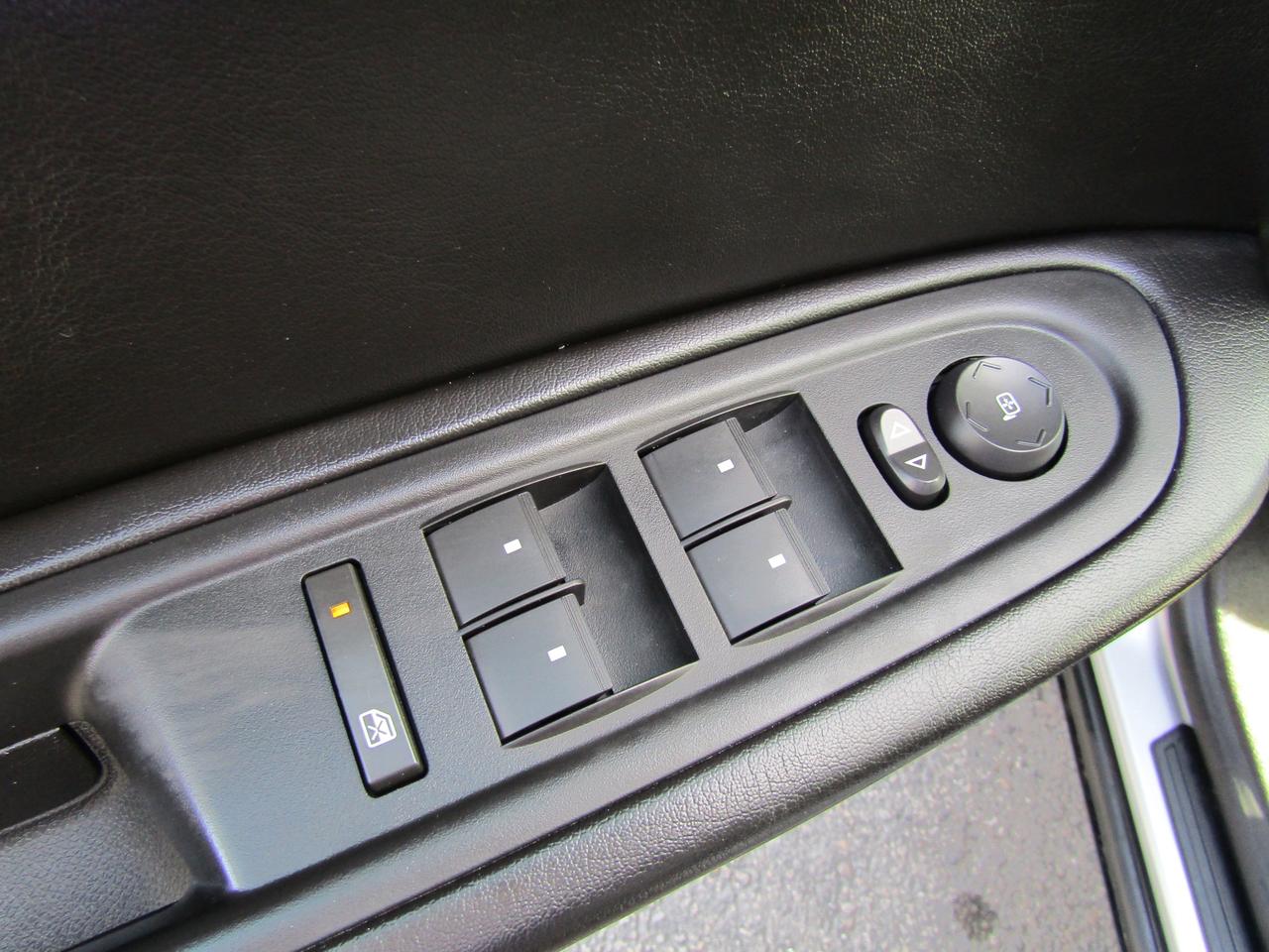 2015 GMC Acadia SLT, 7Pass, Camera, Sunroof, Heated Seats *Certified* Photo