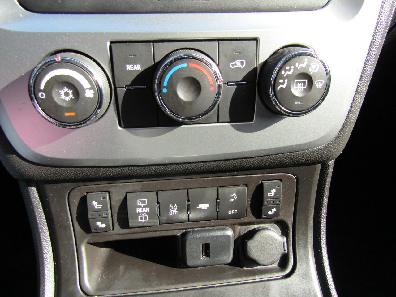 2015 GMC Acadia SLT, 7Pass, Camera, Sunroof, Heated Seats *Certified* Photo