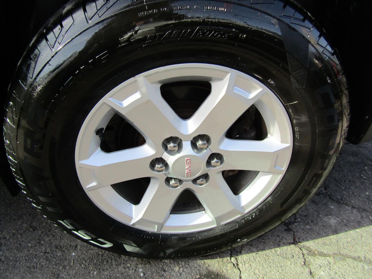 2015 GMC Acadia SLT, 7Pass, Camera, Sunroof, Heated Seats *Certified* Photo