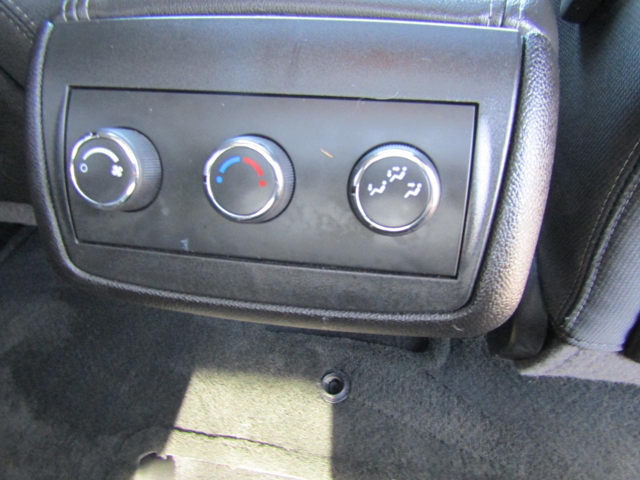 2015 GMC Acadia SLT, 7Pass, Camera, Sunroof, Heated Seats *Certified* Photo