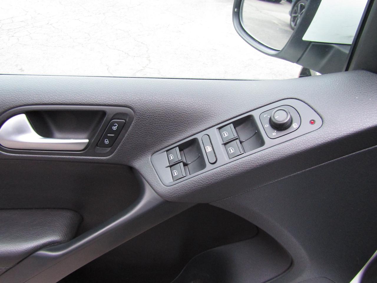 2017 Volkswagen Tiguan Wolfsburg,4Motion,Pano,Leather,Camera*Certified* Photo