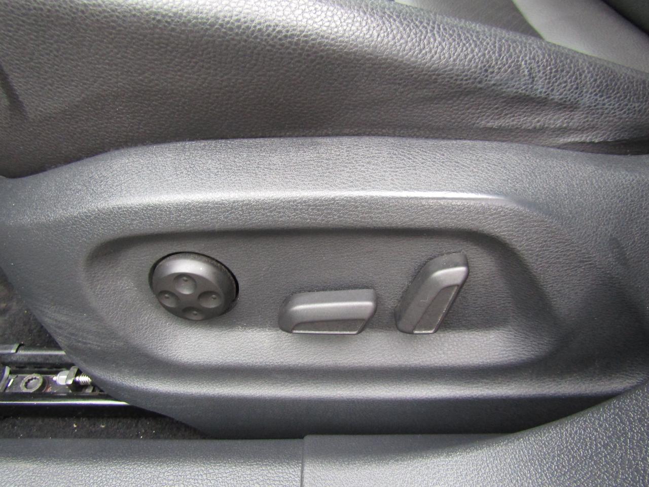 2017 Volkswagen Tiguan Wolfsburg,4Motion,Pano,Leather,Camera*Certified* Photo