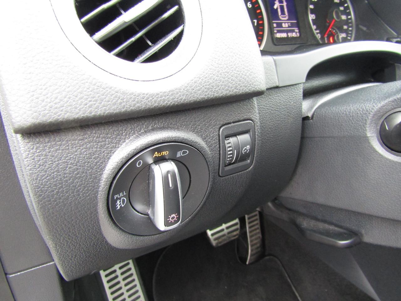 2017 Volkswagen Tiguan Wolfsburg,4Motion,Pano,Leather,Camera*Certified* Photo