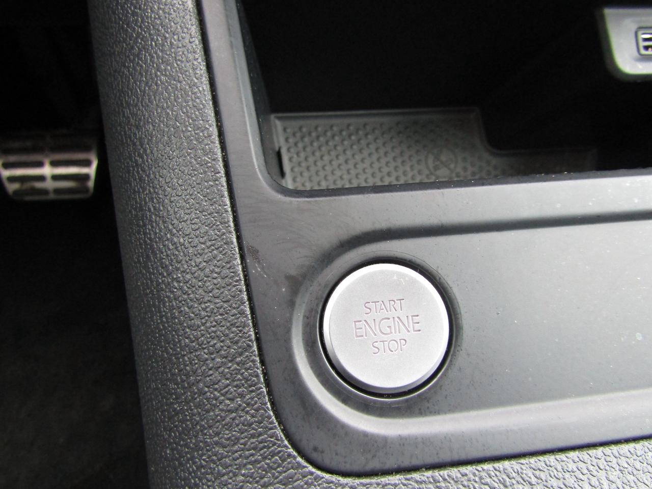 2017 Volkswagen Tiguan Wolfsburg,4Motion,Pano,Leather,Camera*Certified* Photo