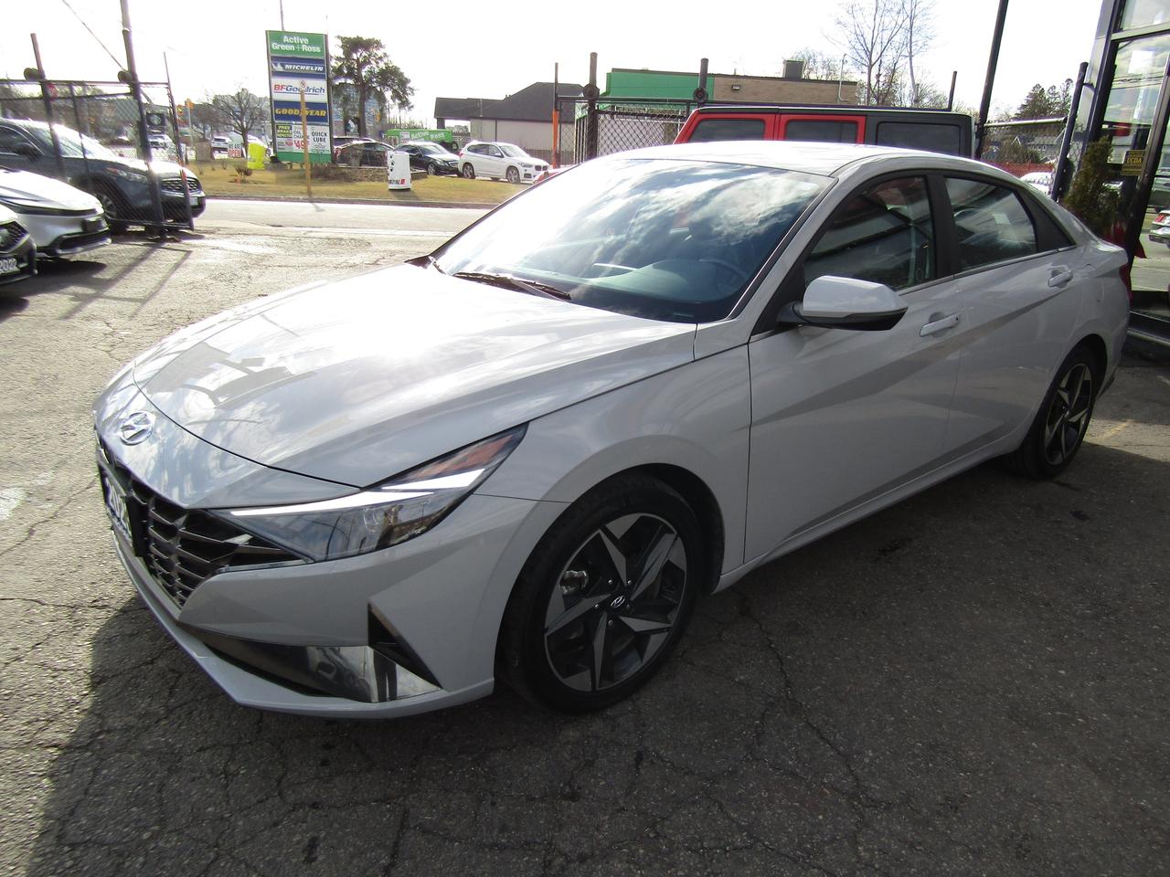 2023 Hyundai Elantra Preferred Tech, Navi, Blindspot, Sunroof, Leather, Alloy, *Certified* Photo2