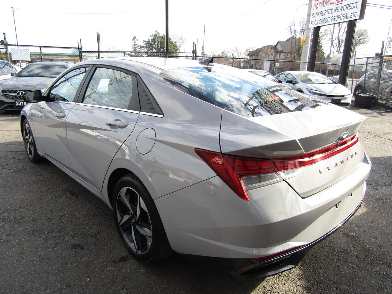 2023 Hyundai Elantra Preferred Tech, Navi, Blindspot, Sunroof, Leather, Alloy, *Certified* Photo4