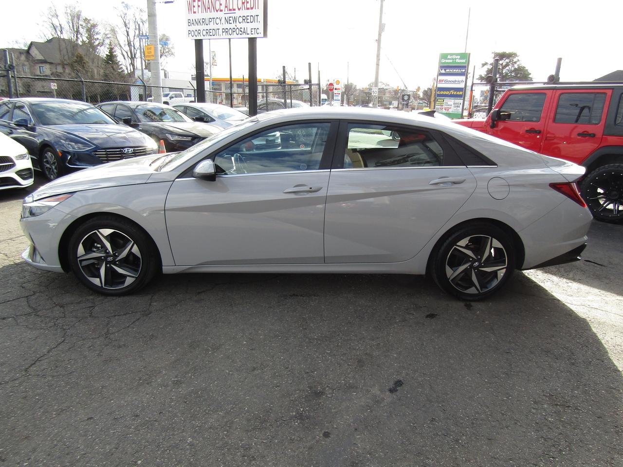 2023 Hyundai Elantra Preferred Tech, Navi, Blindspot, Sunroof, Leather, Alloy, *Certified* Photo3